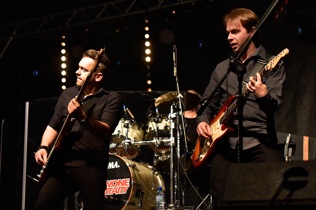 Ponad tysiac osób bawiło się na koncercie Czerwonych Gitar