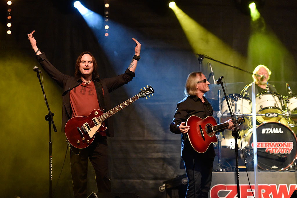 Ponad tysiac osób bawiło się na koncercie Czerwonych Gitar