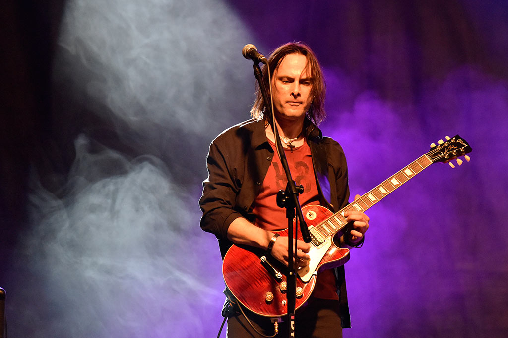Ponad tysiac osób bawiło się na koncercie Czerwonych Gitar