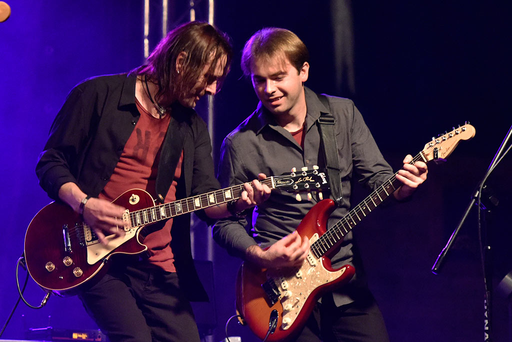 Ponad tysiac osób bawiło się na koncercie Czerwonych Gitar