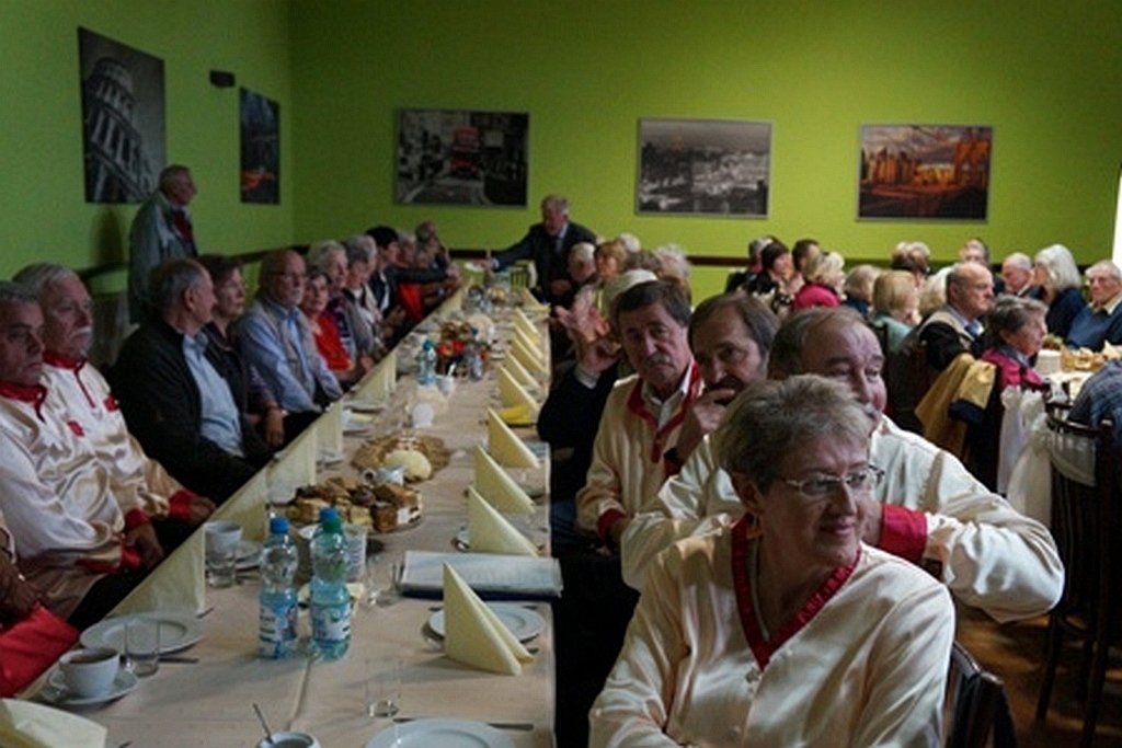 Śpiew, taniec i wspólna biesiada polsko - niemiecka w Kunicach
