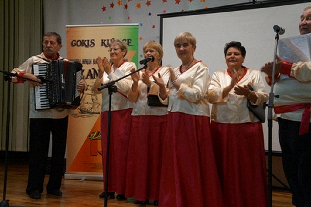 Śpiew, taniec i wspólna biesiada polsko - niemiecka w Kunicach