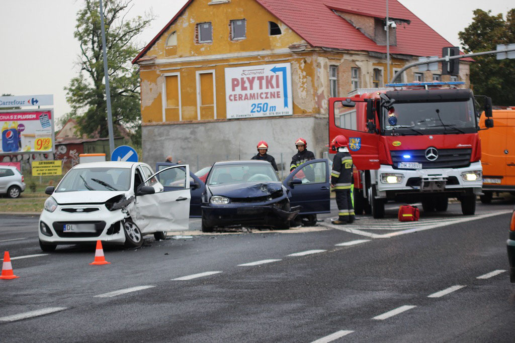 Groźny wypadek na skrzyżowaniu Sikorskiego z Wrocławską