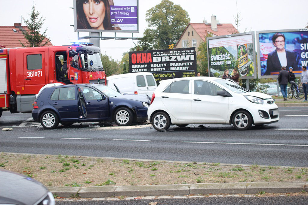 Groźny wypadek na skrzyżowaniu Sikorskiego z Wrocławską