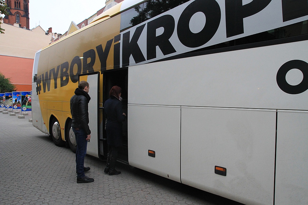 Onetobus w Legnicy. Mieszkańcy wyrazili opinie o politykach