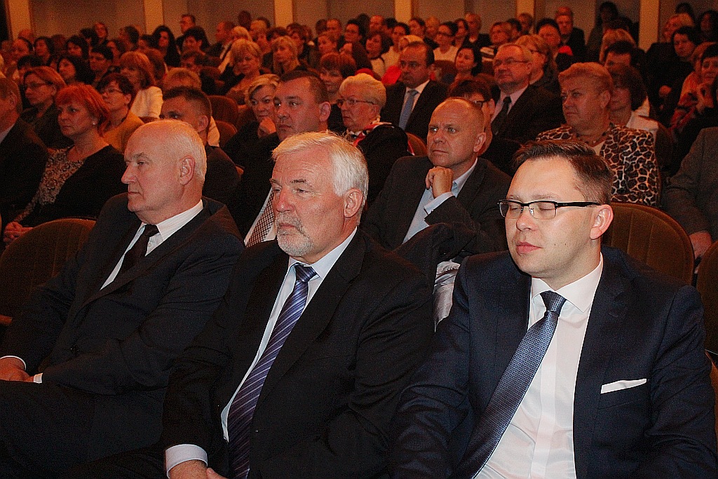 Nauczyciele odebrali odznaczenia, politycy się lansowali