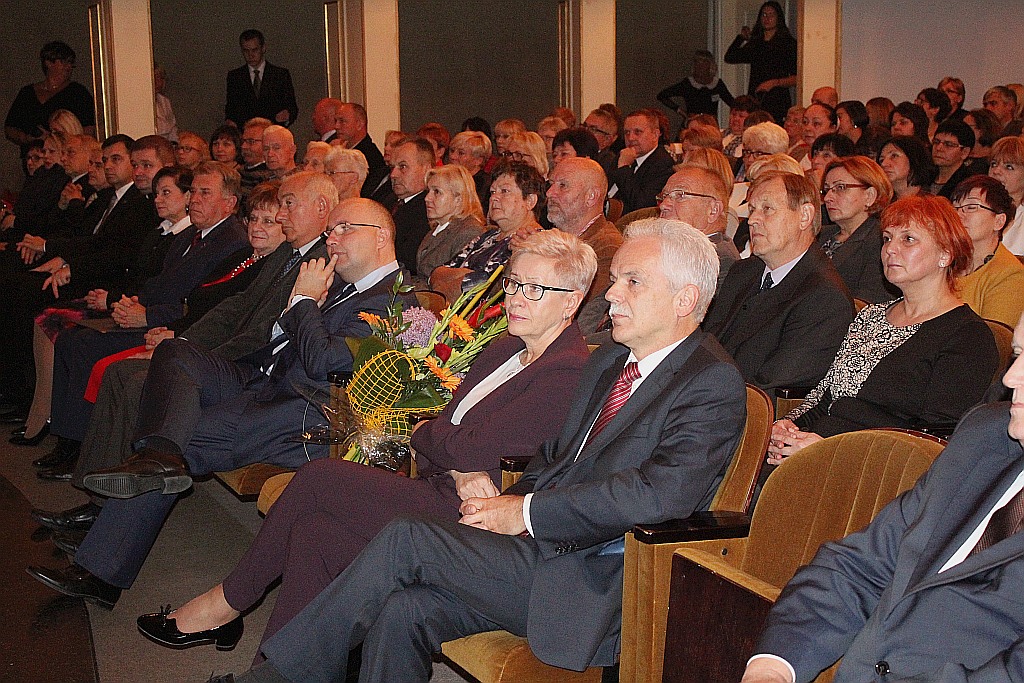 Nauczyciele odebrali odznaczenia, politycy się lansowali