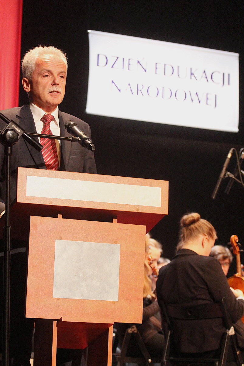 Nauczyciele odebrali odznaczenia, politycy się lansowali