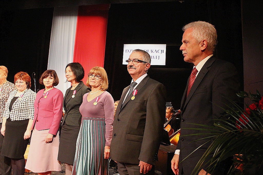 Nauczyciele odebrali odznaczenia, politycy się lansowali