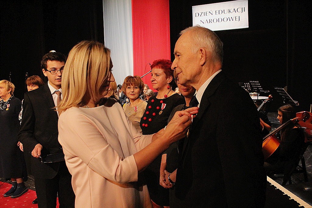 Nauczyciele odebrali odznaczenia, politycy się lansowali