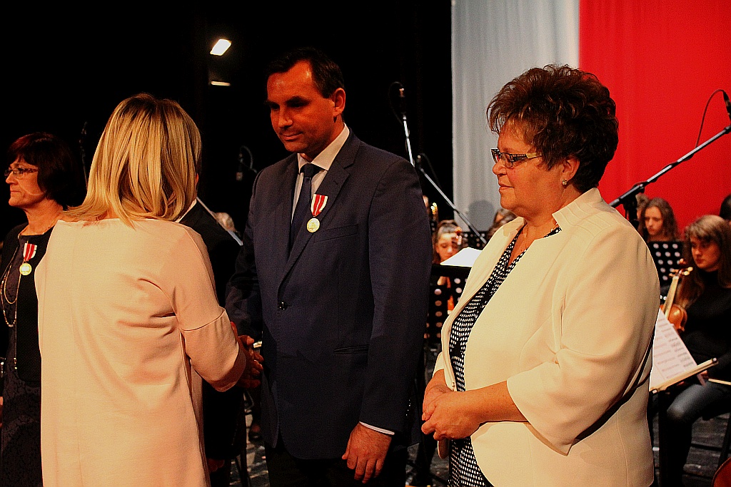 Nauczyciele odebrali odznaczenia, politycy się lansowali