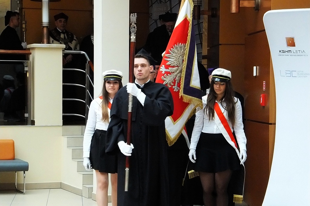 Gaudeamus igitur zabrzmiał dla studentów legnickiej politechniki