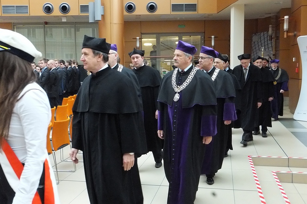 Gaudeamus igitur zabrzmiał dla studentów legnickiej politechniki