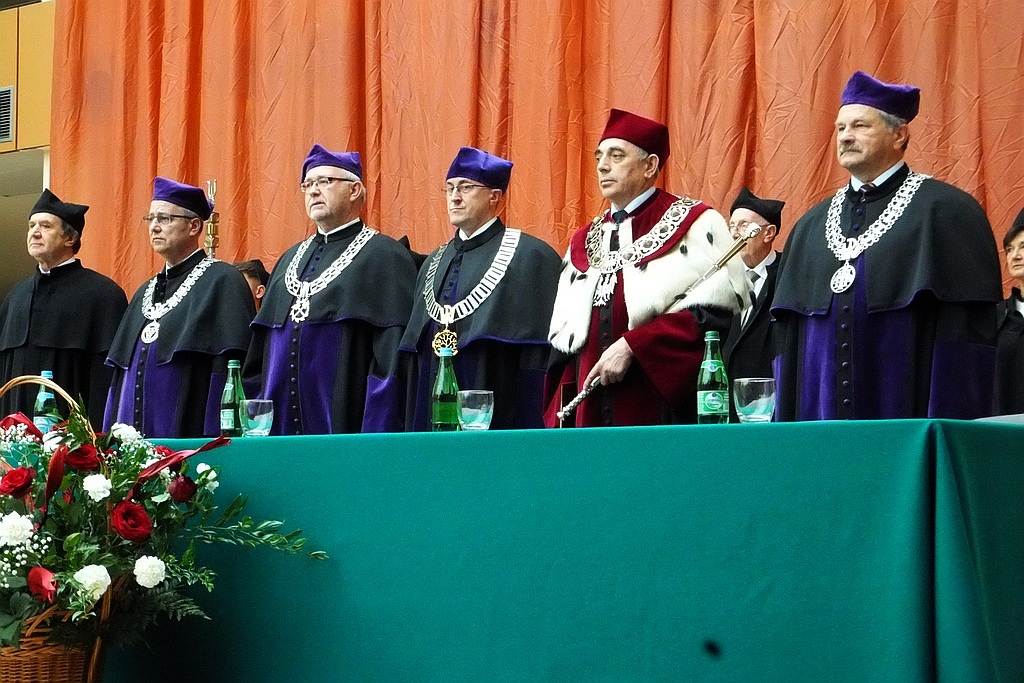 Gaudeamus igitur zabrzmiał dla studentów legnickiej politechniki