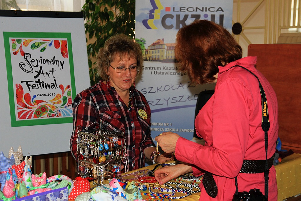Seniorzy zaprezentowali się w auli CKU podczas II Art Festiwalu