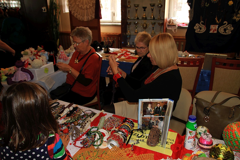 Seniorzy zaprezentowali się w auli CKU podczas II Art Festiwalu