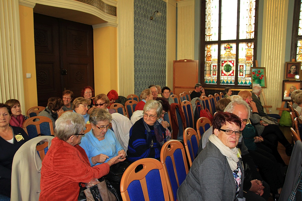 Seniorzy zaprezentowali się w auli CKU podczas II Art Festiwalu