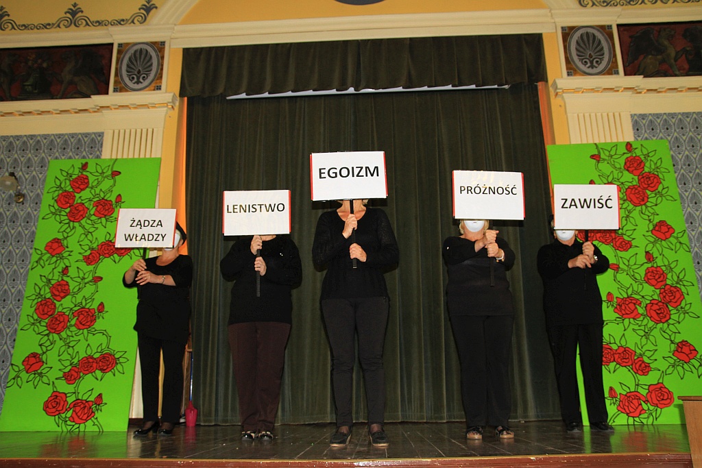 Seniorzy zaprezentowali się w auli CKU podczas II Art Festiwalu