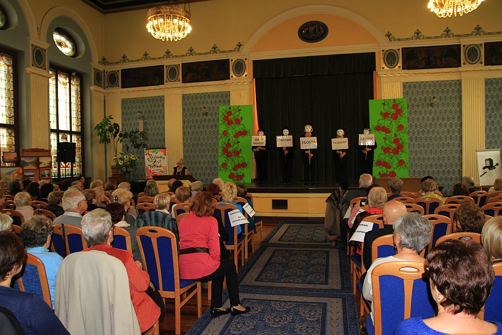 Seniorzy zaprezentowali się w auli CKU podczas II Art Festiwalu