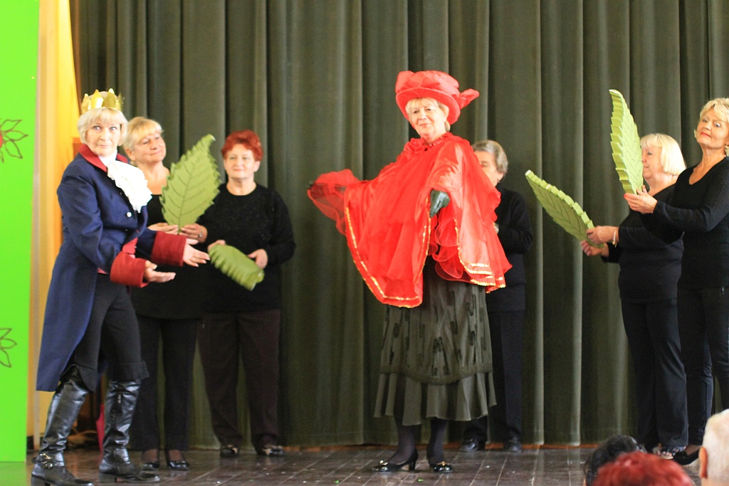 Seniorzy zaprezentowali się w auli CKU podczas II Art Festiwalu