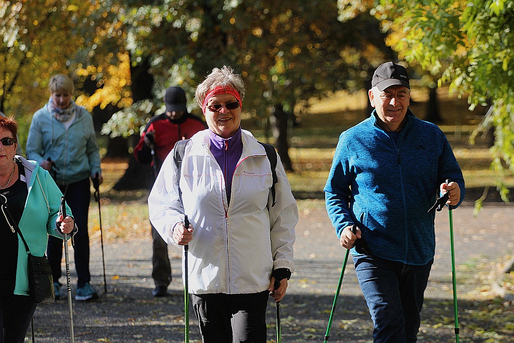 Zdrowy Szaszłyk – Śniadaniowy Nordic Walking w legnickim parku