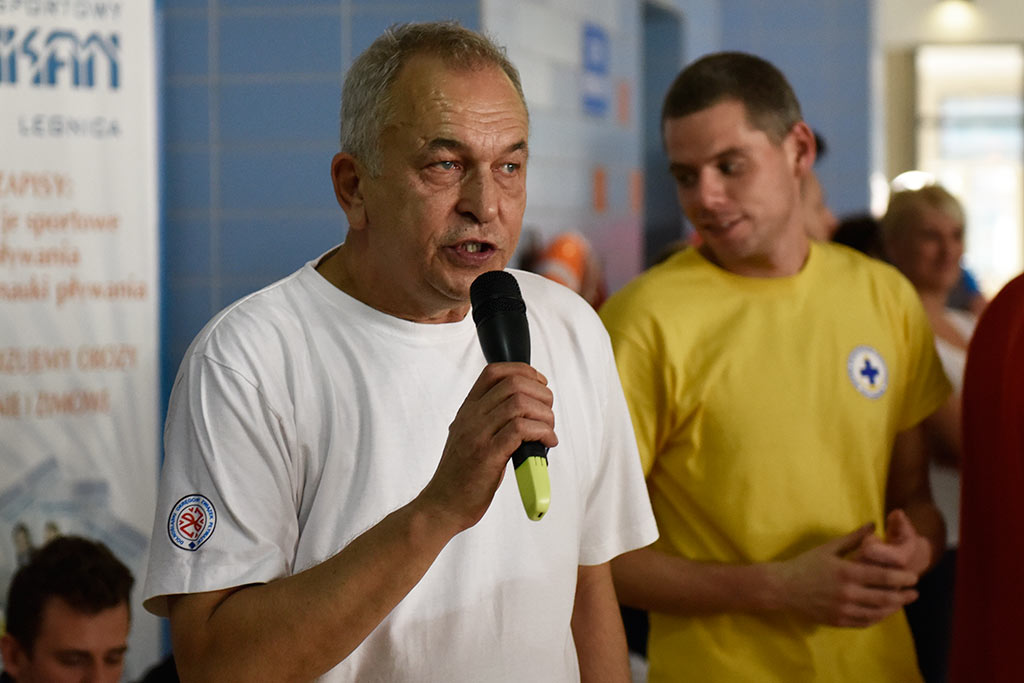 Czterystu pływaków rywalizuje na legnickiej pływalni