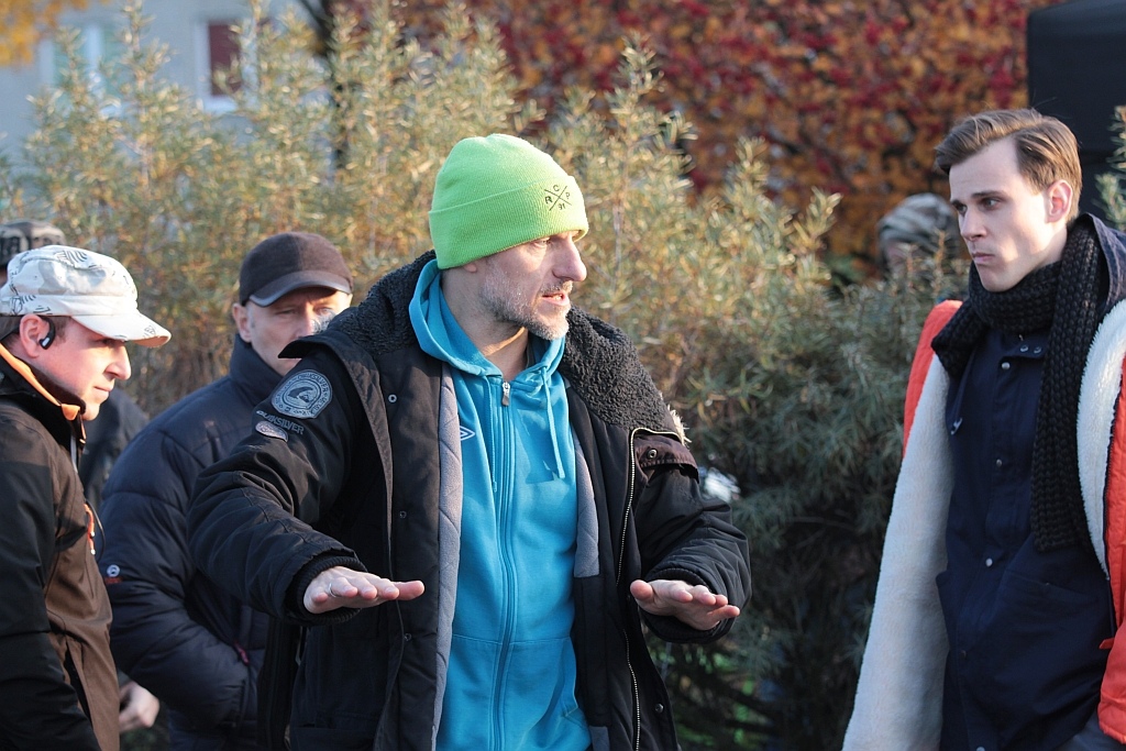Krzysztof Pieczyński na planie serialu kręconego w Legnicy
