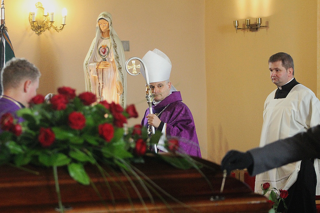 Tysiące osób pożegnały w Kunicach Janusza Mikulicza