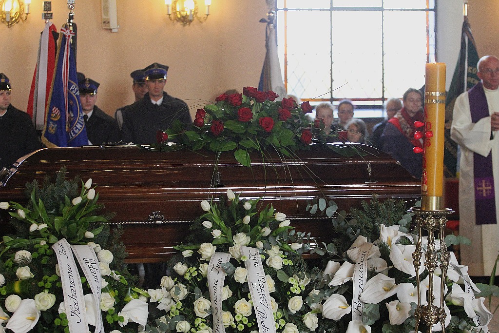Tysiące osób pożegnały w Kunicach Janusza Mikulicza