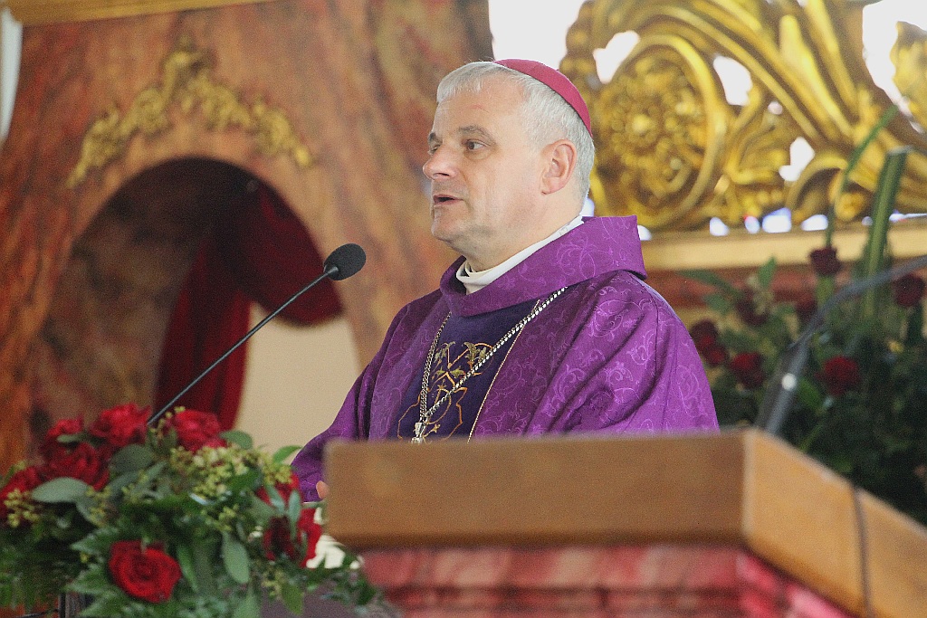 Tysiące osób pożegnały w Kunicach Janusza Mikulicza