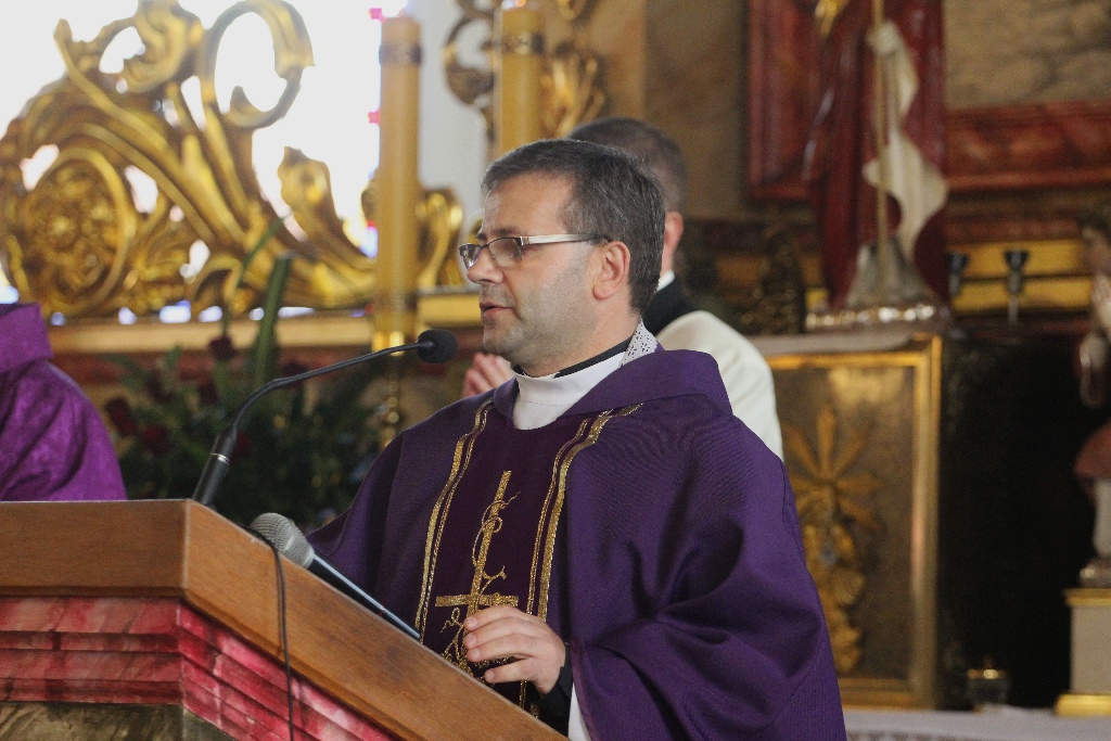 Tysiące osób pożegnały w Kunicach Janusza Mikulicza