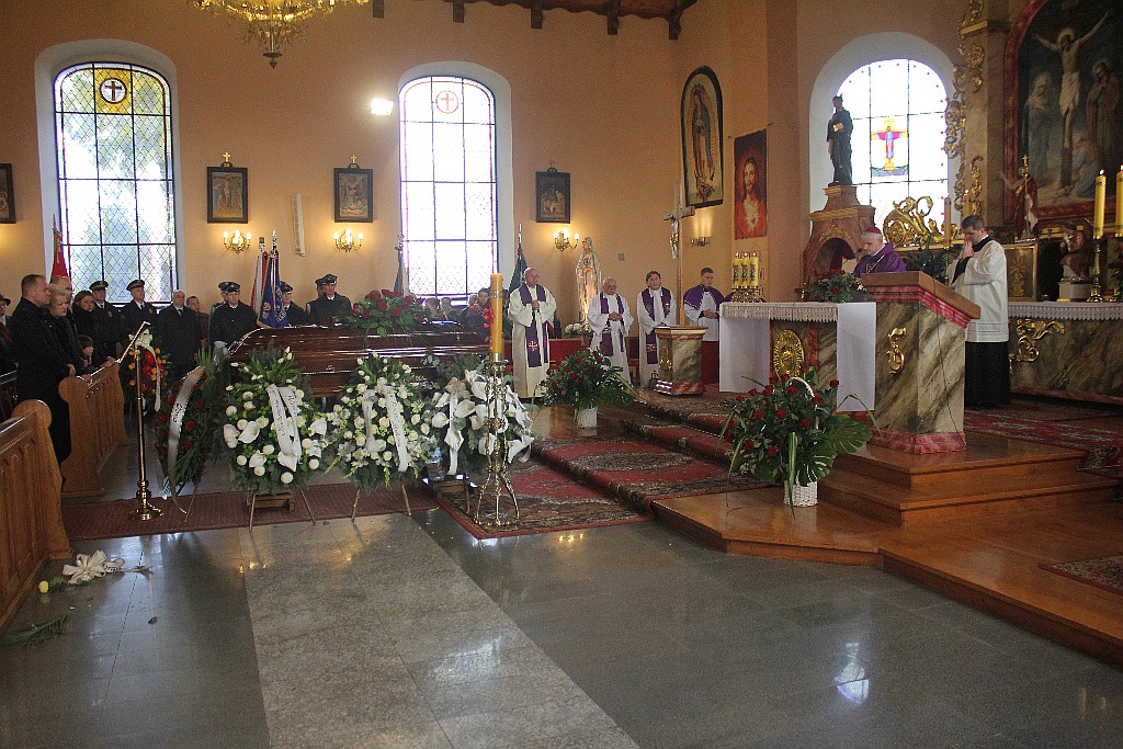 Tysiące osób pożegnały w Kunicach Janusza Mikulicza