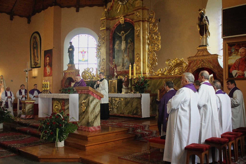 Tysiące osób pożegnały w Kunicach Janusza Mikulicza
