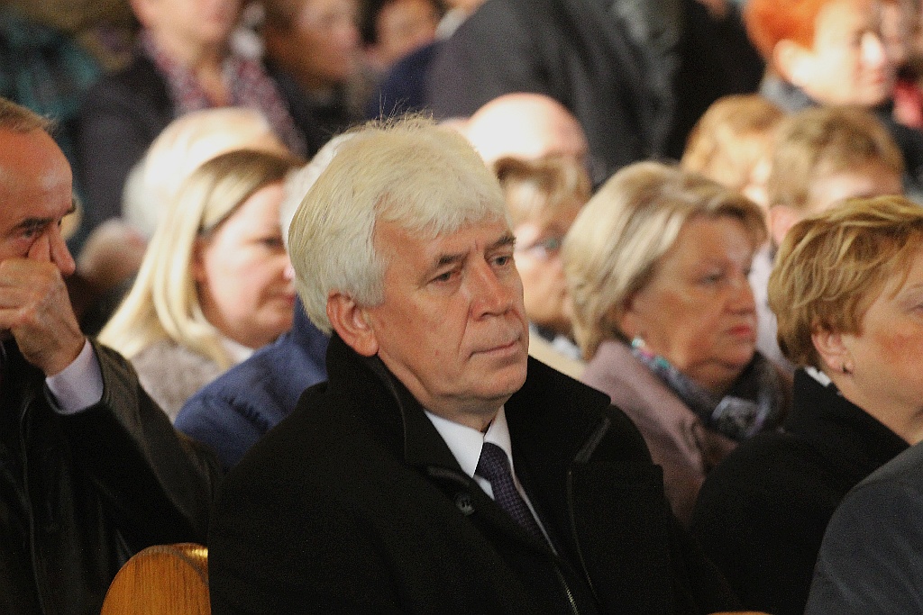 Tysiące osób pożegnały w Kunicach Janusza Mikulicza
