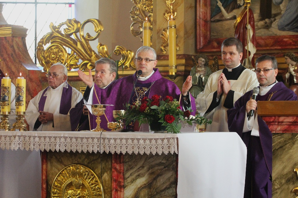 Tysiące osób pożegnały w Kunicach Janusza Mikulicza