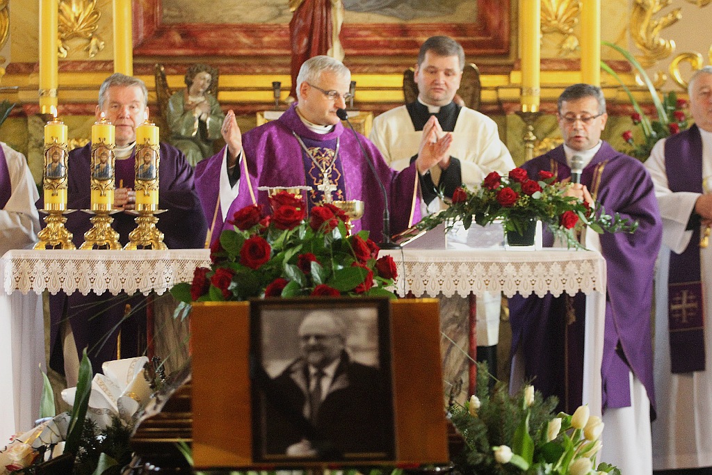 Tysiące osób pożegnały w Kunicach Janusza Mikulicza