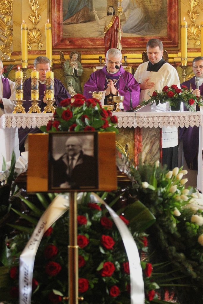 Tysiące osób pożegnały w Kunicach Janusza Mikulicza