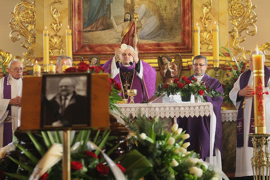 Tysiące osób pożegnały w Kunicach Janusza Mikulicza