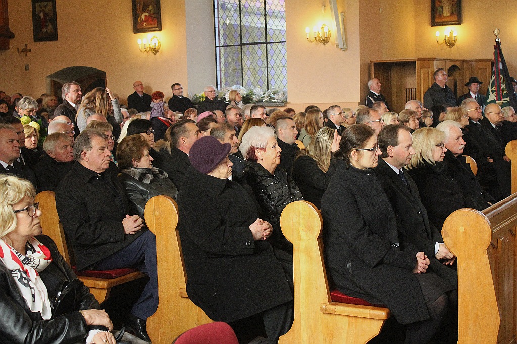 Tysiące osób pożegnały w Kunicach Janusza Mikulicza