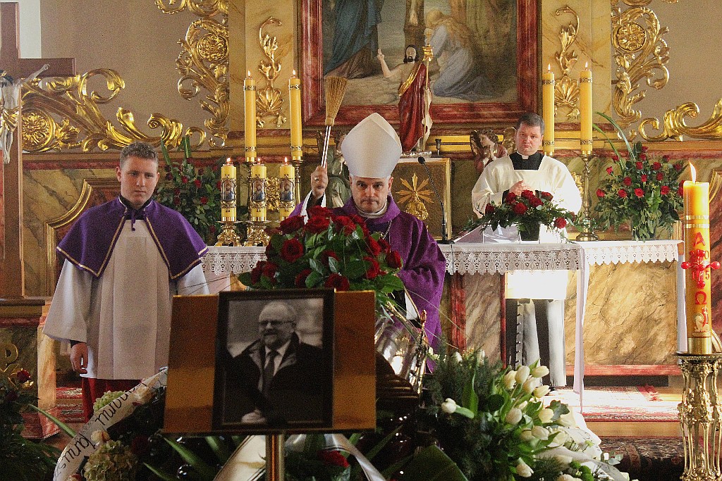 Tysiące osób pożegnały w Kunicach Janusza Mikulicza