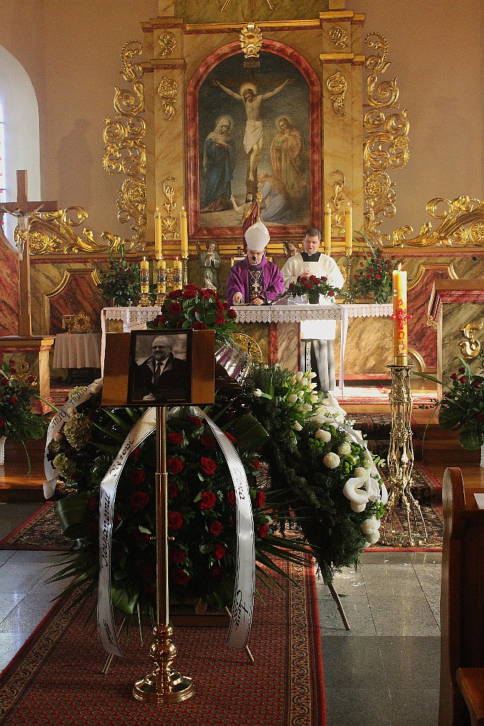 Tysiące osób pożegnały w Kunicach Janusza Mikulicza