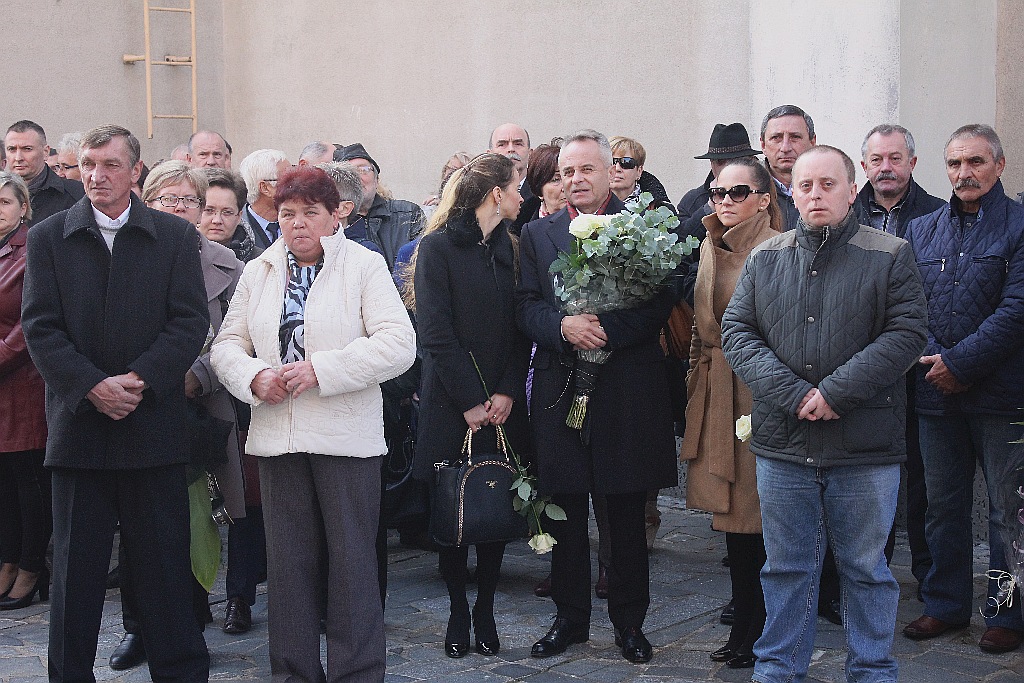 Tysiące osób pożegnały w Kunicach Janusza Mikulicza