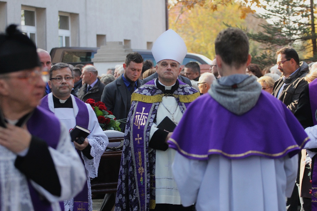 Tysiące osób pożegnały w Kunicach Janusza Mikulicza