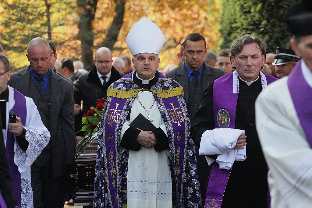 Tysiące osób pożegnały w Kunicach Janusza Mikulicza