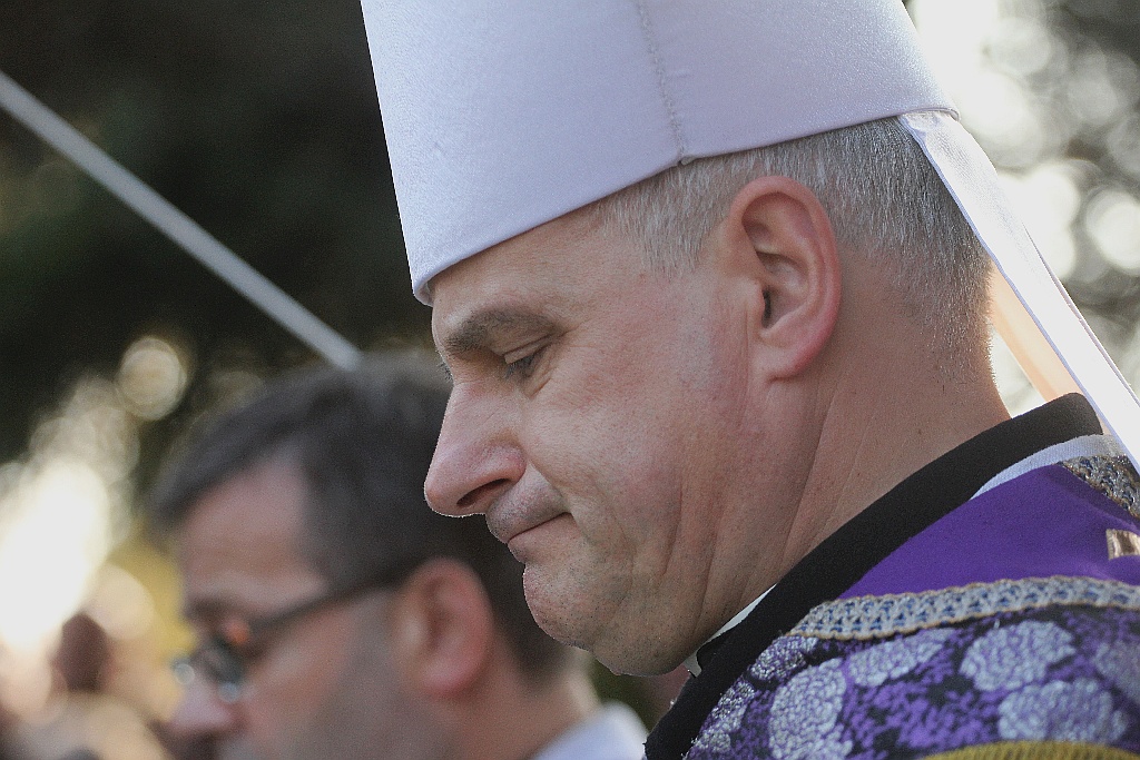 Tysiące osób pożegnały w Kunicach Janusza Mikulicza