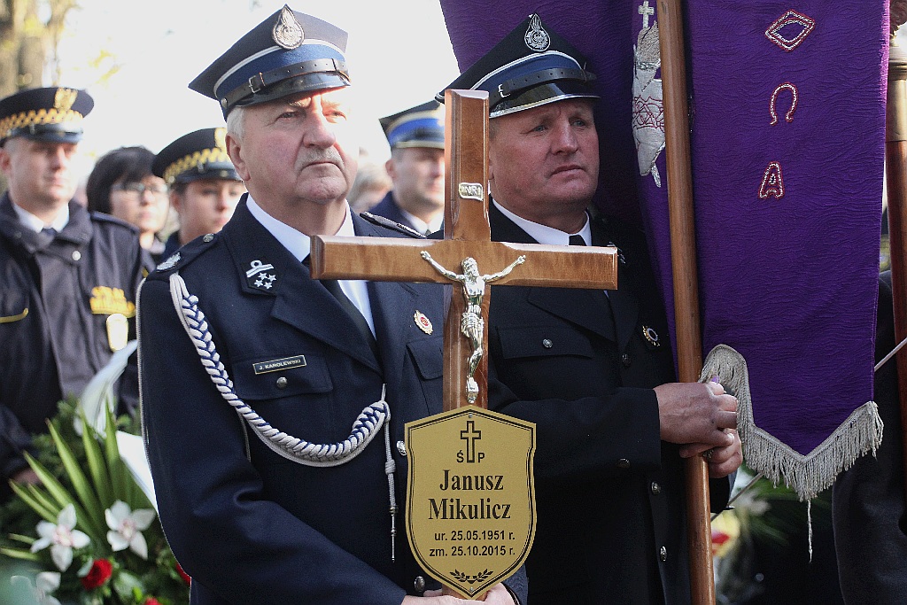 Tysiące osób pożegnały w Kunicach Janusza Mikulicza