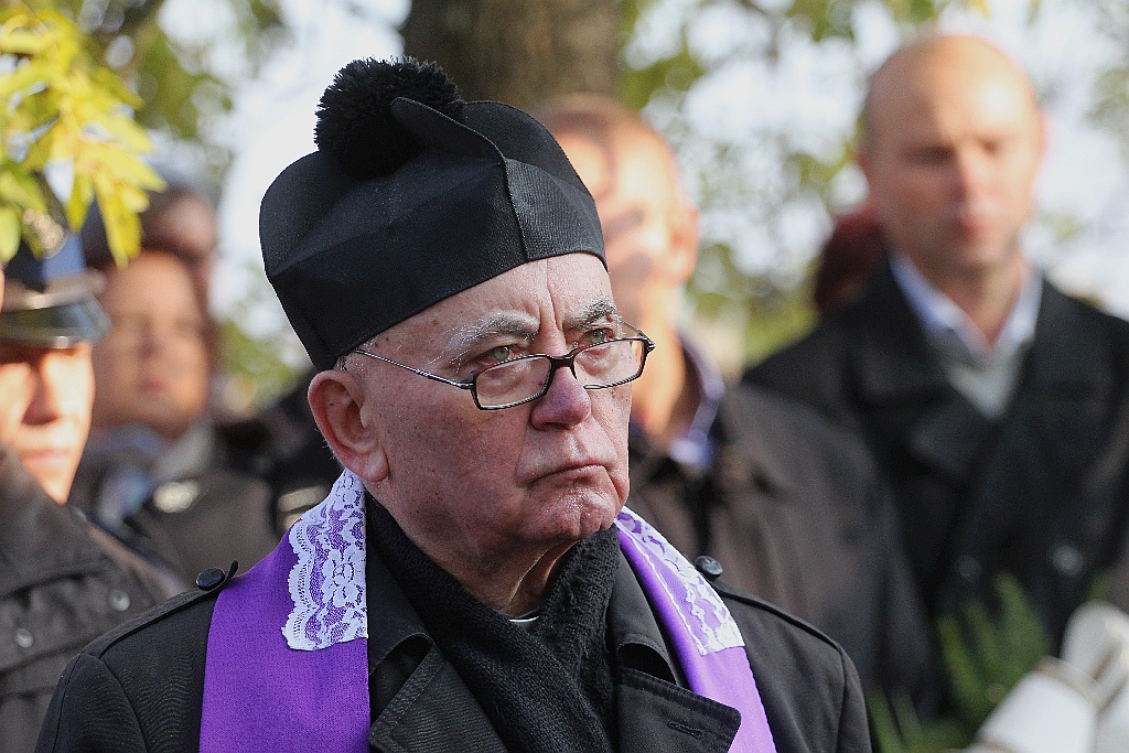 Tysiące osób pożegnały w Kunicach Janusza Mikulicza
