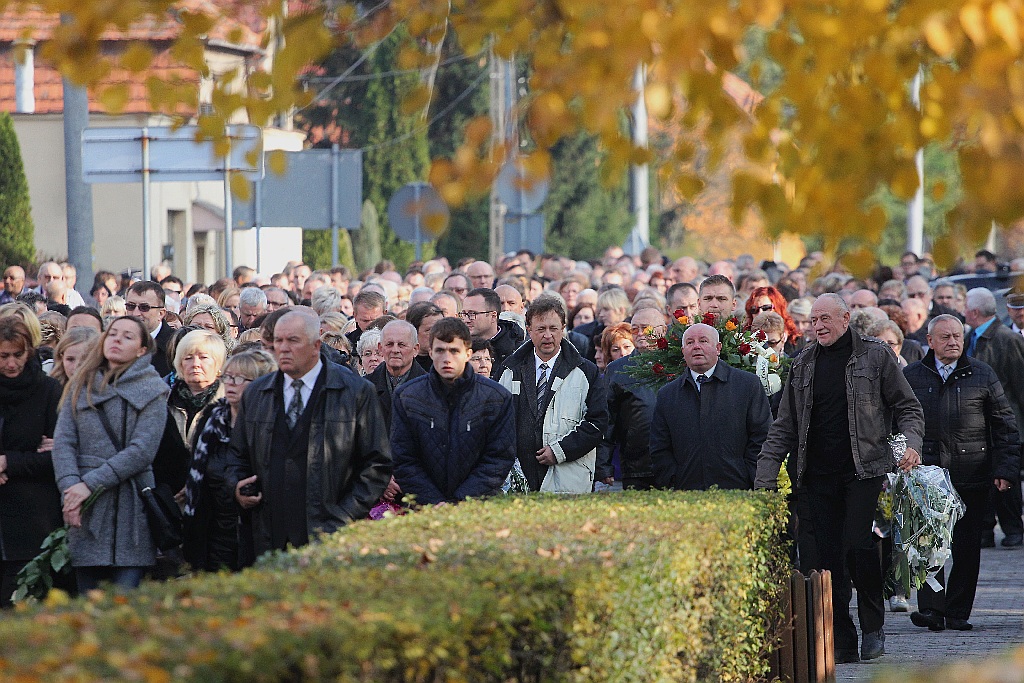 Tysiące osób pożegnały w Kunicach Janusza Mikulicza