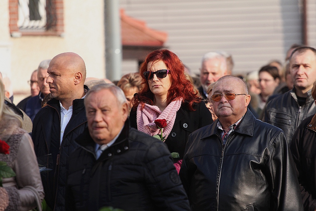 Tysiące osób pożegnały w Kunicach Janusza Mikulicza