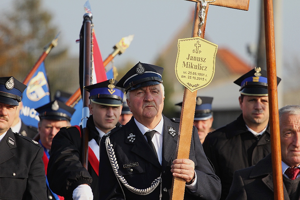 Tysiące osób pożegnały w Kunicach Janusza Mikulicza